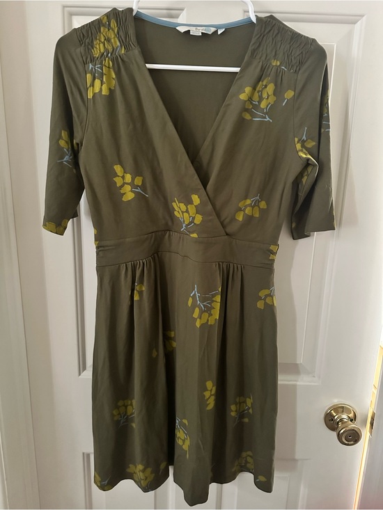 Boden Tops - Olive Green Floral Wrap Tunic BODEN size US 6